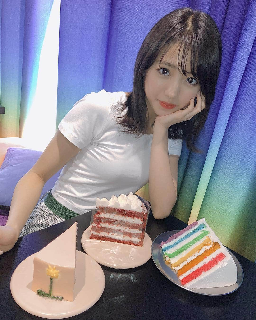 香音さんのインスタグラム写真 - (香音Instagram)「DOREDOREのレインボーケーキ大好きなんです。🌈🍴 . . 最近シルバーリング付けがち〜☺︎ #doredore #rainbowcake」9月21日 16時16分 - kanon420_official