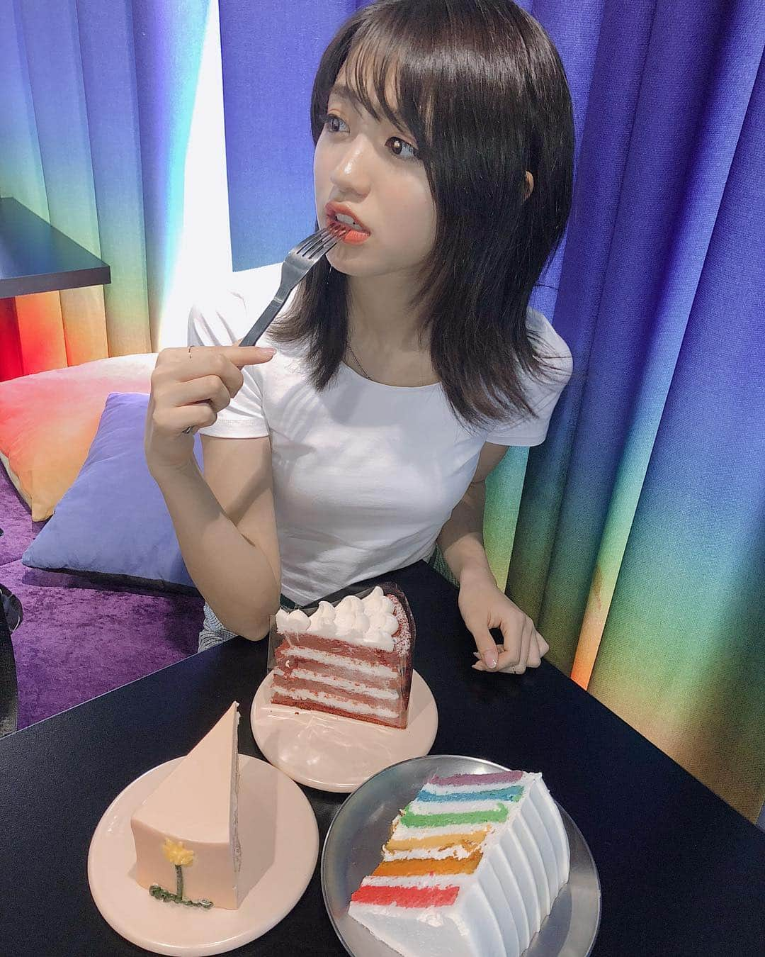 香音さんのインスタグラム写真 - (香音Instagram)「DOREDOREのレインボーケーキ大好きなんです。🌈🍴 . . 最近シルバーリング付けがち〜☺︎ #doredore #rainbowcake」9月21日 16時16分 - kanon420_official