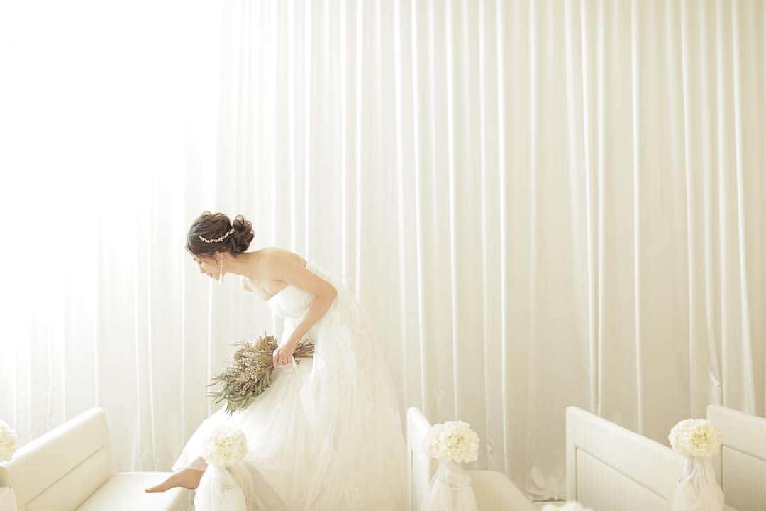 スターゲイトホテル　ウェディングのインスタグラム：「ㅤㅤㅤ ㅤㅤㅤ * 光の教会 . . #stargatehotel  #wedding  #hotelwedding  #star_hanayome #osaka #bridalphoto  #studiotvb  #seaskyweddings  #りんくう結婚式場 #大阪結婚式 #ゲート花嫁 #結婚写真 #翼 #関西空港 #景色  #披露宴 #結婚式 #挙式 #関西花嫁 #大阪花嫁 #スターゲイトホテル  #ウェディング #式場探し #結婚式レポ #ブライダル #花嫁 #プレ花嫁 #卒花嫁 #披露宴」