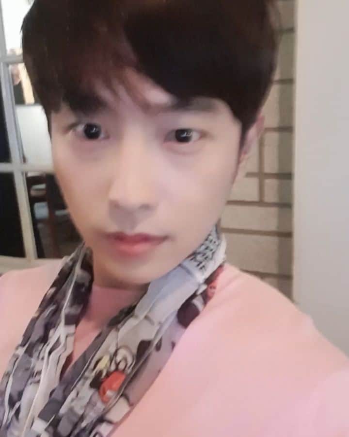 チェ・ウンのインスタグラム：「. 남자는 #핑쿠 지 + #미키마우스 졸리다...」
