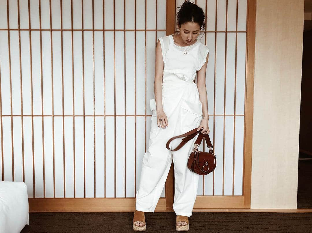 河北麻友子さんのインスタグラム写真 - (河北麻友子Instagram)「FASHION TOP&PANTS: någonstans SANDALS&BAG: Chloé #FASHION #OOTD  #麻友コーデ  #ChloeGirls」9月17日 21時16分 - mayukokawakitaofficial