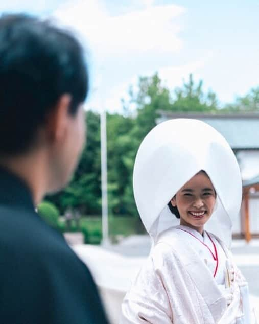 永瀬かおるさんのインスタグラム写真 - (永瀬かおるInstagram)「🌸ご報告🌸  私事ではございますが、 先日広島にて神前式を挙げて参りました。  お天気にも恵まれ、 幸せな時間を家族、友人と過ごすことが出来ました。  この日を無事に迎えられた事に感謝し、 2人で支え合い、 笑顔の絶えない家庭を築いていきたいと思います◟̆◞̆୨୧˖  モデルのお仕事は続けますので、 これからもどうぞよろしくお願い致します。  永瀬 かおる  #nagase_kaoru #永瀬かおる #神前式 #広島 #結婚式 #白無垢 #結婚報告 #模擬じゃないよ #仕事じゃないよ」9月17日 14時31分 - nagase_kaoru