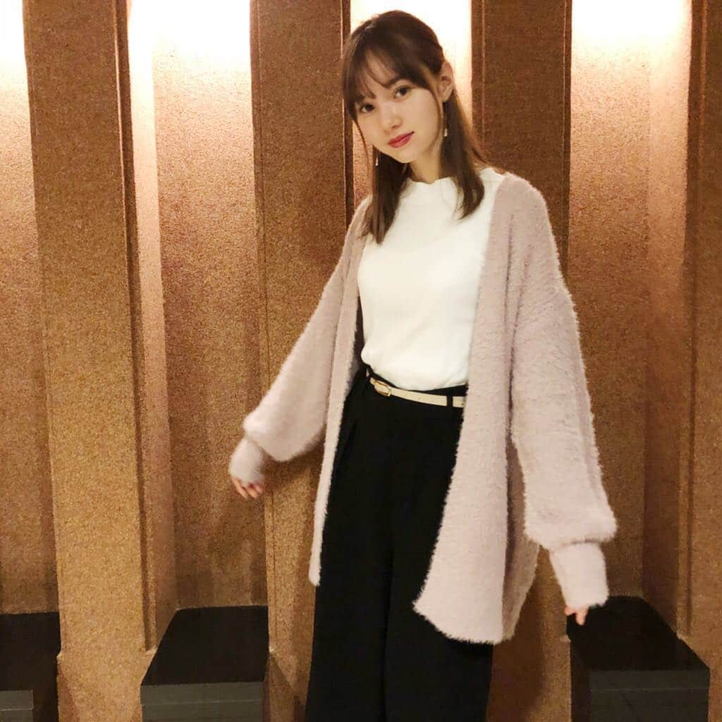 マーシュ彩さんのインスタグラム写真 - (マーシュ彩Instagram)「秋トレンドアイテムのカーディガン　優しいピンクがお気に入りです。 #gupr #gu_for_all #GUstyle #GUカーデ #カーディガン #フェザー」9月17日 16時37分 - ayamarshofficial