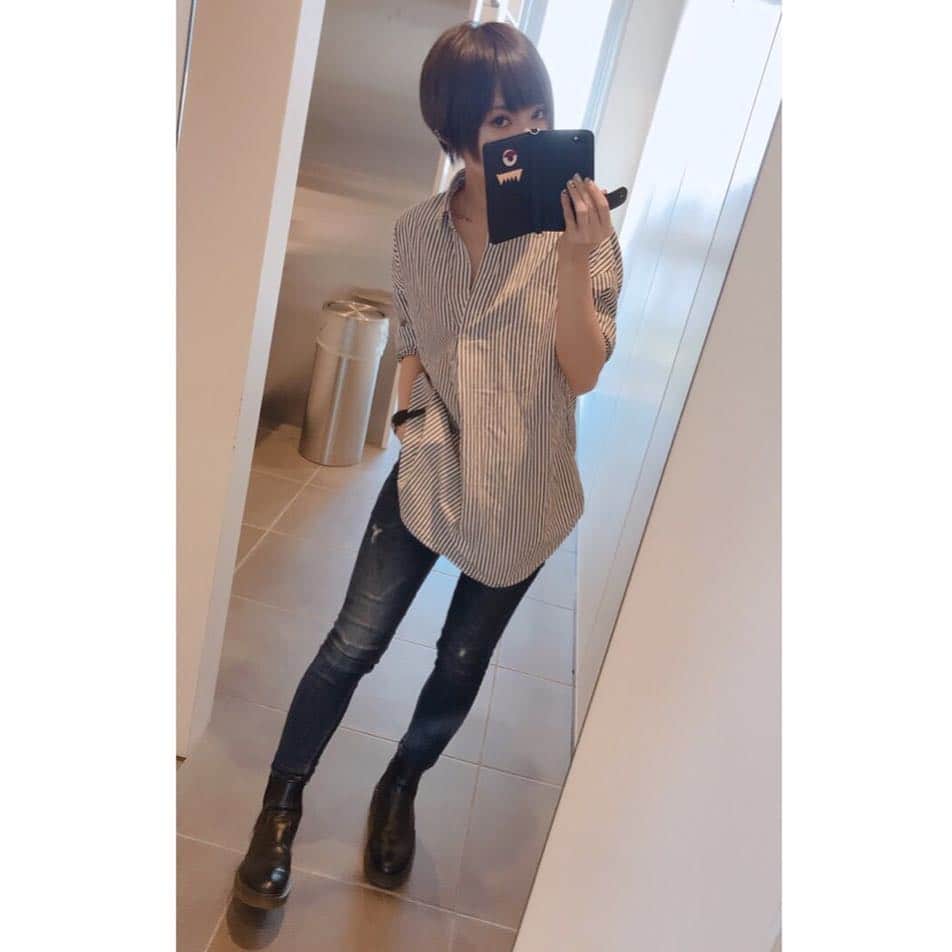 雫さんのインスタグラム写真 - (雫Instagram)「今日はゆるいシャツとスキニーです」9月17日 16時43分 - plkshizuku