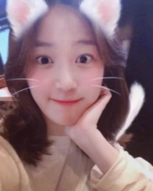 キョン・ミリのインスタグラム：「사진인줄알았는데😯😯 #이유비 랑데이트 #꿀잼」