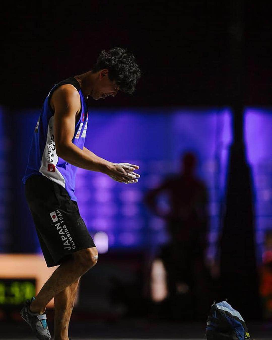 藤井快さんのインスタグラム写真 - (藤井快Instagram)「World Championship is over. I’m happy to can go to the Bouldering finals, also the Combined finals. Results was Bouldering 5th, Combined 6th. I’m not satisfied this results. I will train harder for next World Championship in Tokyo 2019. Thank you for all!! • 世界選手権はリード27位、スピード36位、ボルダー5位、コンバインド6位という結果でした。ここまでの長丁場な試合は初めてで、心身共に疲れました。。。ですが、とても有意義で楽しい時間だったと終わってみたら思えます。 コンバインドでは、わずかですがスピードで自己ベストを更新することができました。 ボルダーは最後まで満足のいくパフォーマンスを発揮することはできませんでしたが、2年越しの準決勝敗退から少し進歩できているのかなと感じることができました。沢山のことを感じ、経験しましたが、次のステップへの大きな糧になると思います。来年の八王子で行われる世界選手権では、素晴らしいパフォーマンスができるようにより一層気合い入れていきます！ ありがとうございました！！ • Congratulations @kai_hrd 1st NEW Bouldering Champion!!🥇 • 📷by @toksuede • @adidasterrex @fiveten_official @alpinawatchesjapan @in_jelly_ @au_official @innsbruck2018 #livewithoutlimits #brandofthebrave #TEAMau #ウイダーinゼリー #ALPINA #アルパイナーX」9月17日 18時51分 - fujii_kokoro