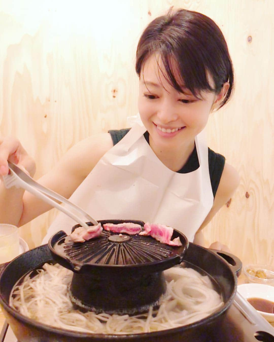 小林涼子さんのインスタグラム写真 - (小林涼子Instagram)「🤭 前大好きだったものが 色褪せて見えたり 前苦手だったものが 好きになったり 人というのは 変わっていくもの 後悔はいつだってするけど いつもその時の自分に 正直にいたいね 🤭 #ラム #ラム好き #美味しかった #肉女子 #野菜たっぷり #びっくり #発見 #また #食べたい #しゃぶしゃぶ #焼き肉 #スペシャルな #お鍋 #隣のロッヂ #lamb #yummy #tasty #grill #japan #foodstagram #instagood #식사 #맛있어요 #잘먹었습니다」9月18日 0時46分 - ryoko_kobayashi_ryoko