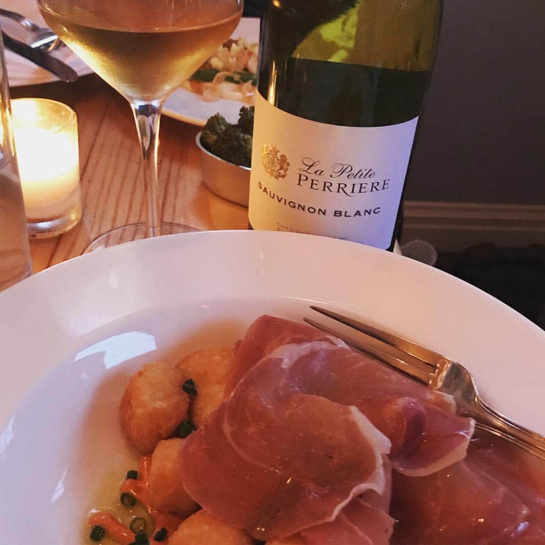 Food Republicさんのインスタグラム写真 - (Food RepublicInstagram)「Hi, food and wine loving friends! @vindefrancewinesusa here. Over the next few days, we’re sharing our favorite food and wine pairings. Chef Jake Eberle of @lefondbk prepared several delectable dishes that match perfectly with a selection of accessible, affordable Vin de France wines. enjoy! . . . . . @saget_la_perriere #frtakeover #vindefrancewines #sharethejoyoflife #VinDeFranceWinesUSA #foodandwine #lapetiteperriere #frenchsauvignonblanc #sauvignonblanc」9月18日 0時46分 - foodrepublic