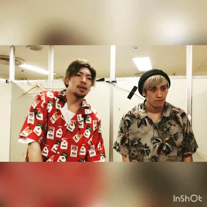 のインスタグラム：「ネオ渋谷系パリピ漫才師 EXIT  x  ひょっこりはん コラボひょっこり動画🤪🤙 イイね フォロー よろたの😝  @hyokkorihan  @kanechikadaiki  #exit #お笑い好きな人と繋がりたい  #お笑い芸人 #ootd💕 #ファッション好きな人と繋がりたい #よしもと芸人  #オシャレコーデ #マジ卍 #ゴッドタン  #ネタパレ #シューイチ #fineboys  #りんたろー #ルミネtheよしもと  #ネタ合わせ #バイブス #いとおかし  #ひょっこりはんポーズ  #ひょっこりはんを探せ #漫才  #tokyopop #shibuyacafe #jsbdream  #三代目ファンと繋がりたい #exile_tribe #the2nd #芸人さん  #にちようチャップリン #インスタ映えスポット」