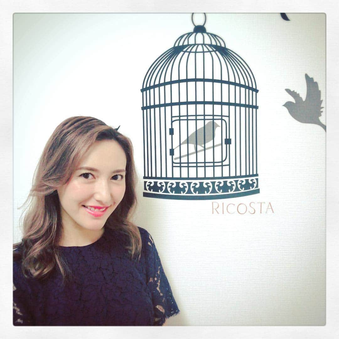 松本リコのインスタグラム：「・ ・ ・ ・ モデル友達のえりこさんのサロン( @ricosta.sta ) さんで身体の メンテナンスをしてもらいに 行ってきました！ ・ 足先から頭皮までマッサージ♡ 凝ってるところはリンパを 流してもらい、顔がスッキリ しました♡ ・ ストレッチや自分で出来るマッサージ の仕方まで教えて頂いたので、続けて 行こうと思います(∩ˊᵕˋ∩)･* ・ また伺わせて頂きます♡ ・ ・ ・ #日本橋 #マッサージ #メンテナンス #茅場町 #整体 #お忍びサロン #リンパ #リフトアップ #ストレッチ #健康 #完全予約制 #japanesegirl #japangirl  #japanesemodel #japanmodel #yahoo #お洒落 #インスタグラマー  #インフルエンサー #撮影 #ハーフ顔 #ハーフモデル #fashion #通販モデル #ファッション #楽天 #通販」
