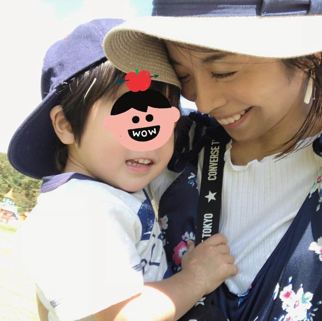 三倉佳奈さんのインスタグラム写真 - (三倉佳奈Instagram)「週末はお祭りにも🍉 お友達と大きな公園にお祭りにいっぱい遊べて、子供たちも楽しそうな休日でした☺︎ #お祭り #懐かしのスマートボール #こどもの国 #息子念願の初引き馬🐴 #余程嬉しかったのかピースが上手くなってる w #そして結局かなり楽しんでたのは私かも😘 #かぞくでおでかけ #娘3歳#もうすぐ4歳#息子2歳」9月18日 12時24分 - kana_mikura0223