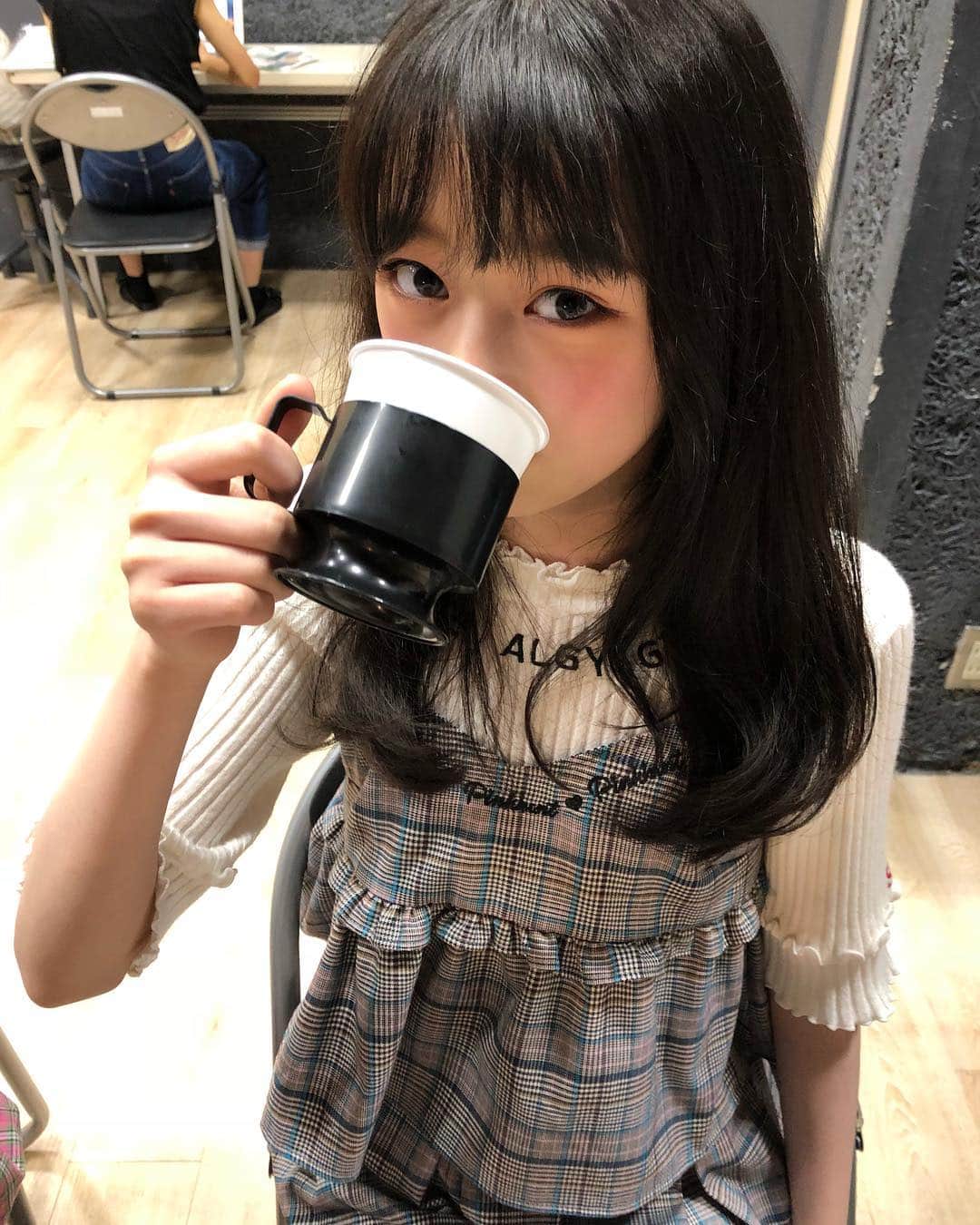 ニコ☆プチのインスタグラム：「☕️ お茶をたしなむユナ🌹 #ニコプチ #高比良由菜 #たかひらゆなです」