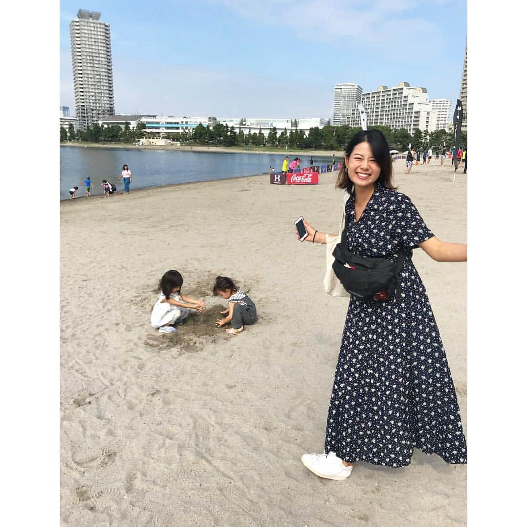 中村明花さんのインスタグラム写真 - (中村明花Instagram)「. 蘭ちゃんが東京に来るとの事で、共通のお友達で集合してお誕生日をお祝いしました♡ . 5ヶ月違いのすーちゃんと娘は会う度仲良しに💕なかなか会えないからこそ2人の遊びを見ながら成長を感じられてもぅ可愛いすぎてっっ(*´꒳`*)💕 会話が成り立ってましたよ♡ . みんなに久しぶりに会えて嬉しかったなぁ😆‼️ またゆっくり会いたいな♡ . . #蘭ちゃんおめでとう♡ #海にすいすい入って行くイケメンお兄ちゃんとすーちゃん #ハワイの海で海が怖くなってた娘はへっぴり腰で海へ😂 #2人の楽しそうな姿みて克服してました！たぶん(笑) #出会った12年前から変わらない中村優ちゃんの笑顔が好き♡ #可愛過ぎ」9月18日 19時30分 - sayaka_nakamura3