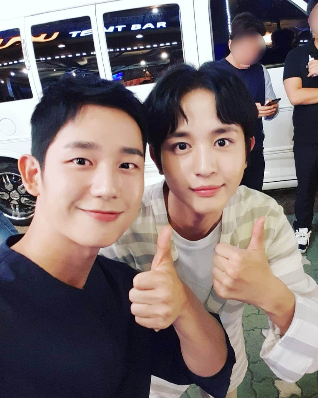 チョン・ユアンのインスタグラム：「다음엔 같은 작품에서 만났으면 좋겠습니다 선배님👊👊 #정해인#정유안#협상#VIP시사회」