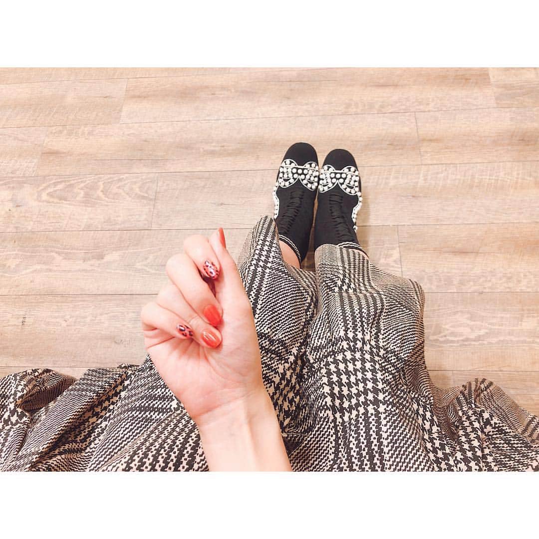 紗栄子さんのインスタグラム写真 - (紗栄子Instagram)「ロンドンにいる間撮影が入っていないので、久しぶりにシアーホワイト以外のネイルを♡ one piece #fendi shoes #fendi  nail #esnail」9月18日 20時50分 - saekoofficial
