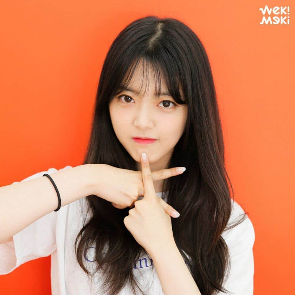 チ・スヨンのインスタグラム：「- 🌸 so pretty :’) ▬ © WEKI MEKI STAFF ; 180916 ▬ Weki Meki - Weki “Meet”Ki Day Weki Meki 1st Year Anniversary ▬ #jisuyeon #suyeon #doyeon #yoojung #elly #sei #say #lua #rina #lucy #지수연 #수연 #김도연 #도연 #최유정 #엘리 #정해림 #세이 #이서정 #루아 #리나 #루시 #produce101 #wekimeki #weme #위키미키 #kpopf4f #kpopl4l」