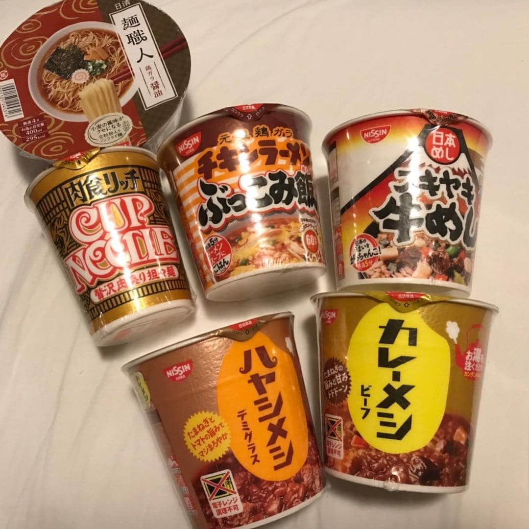 才藤歩夢さんのインスタグラム写真 - (才藤歩夢Instagram)「日清さんから提供いただきました🍜🍛 海外遠征には必ず日本食を持ってきてます！🇯🇵 #NISSIN #カレーメシ #ハヤシメシ #チキンラーメンぶっこみ飯  #スキヤキ牛めし  #cupnoodle贅沢肉盛り担々麺 #日清麺職人鶏ガラ醤油」9月18日 22時47分 - ayumu_saito_