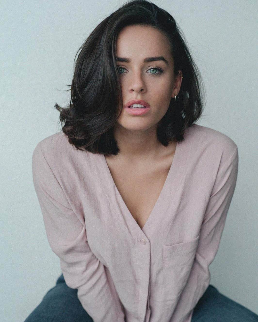 ジョージア・メイ・フットのインスタグラム：「Back to reality 💜📷 - @michaelshelford」