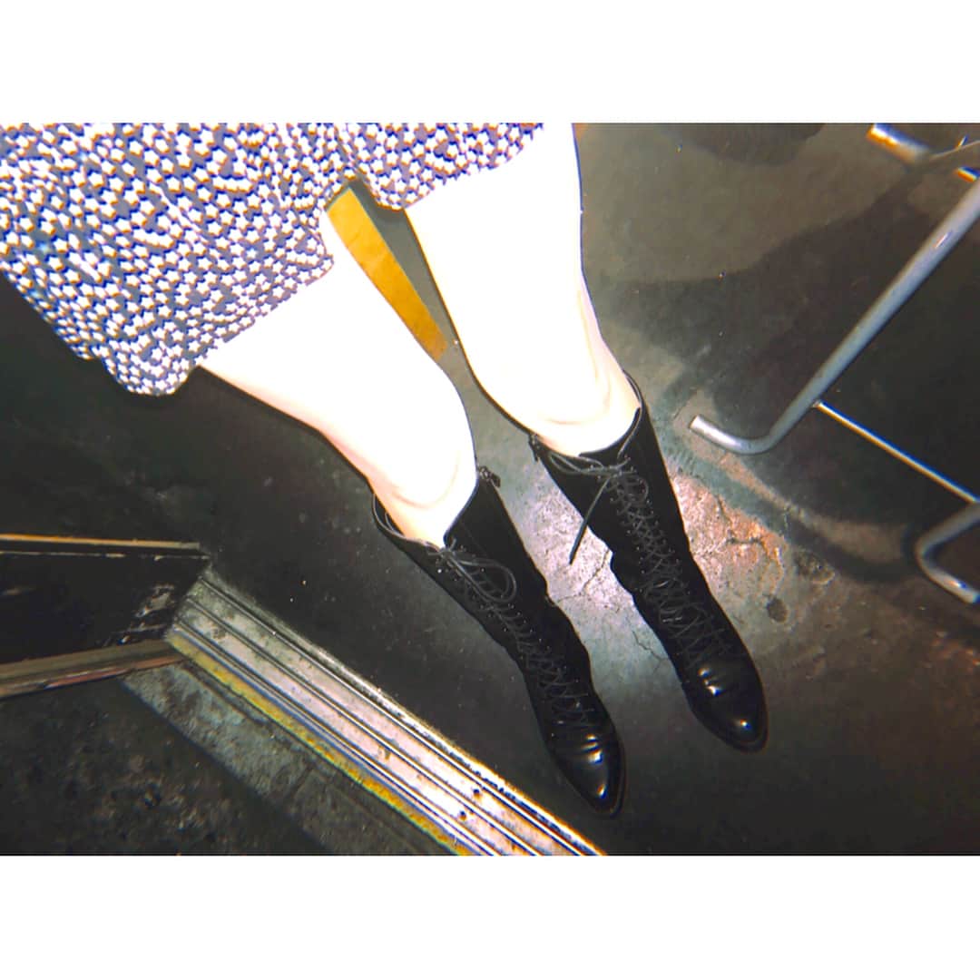中川ジュリアさんのインスタグラム写真 - (中川ジュリアInstagram)「ブーツの季節だ👢なんかマーチン欲しいなぁ！これ足にフィットして良い」9月19日 20時22分 - julia05_23