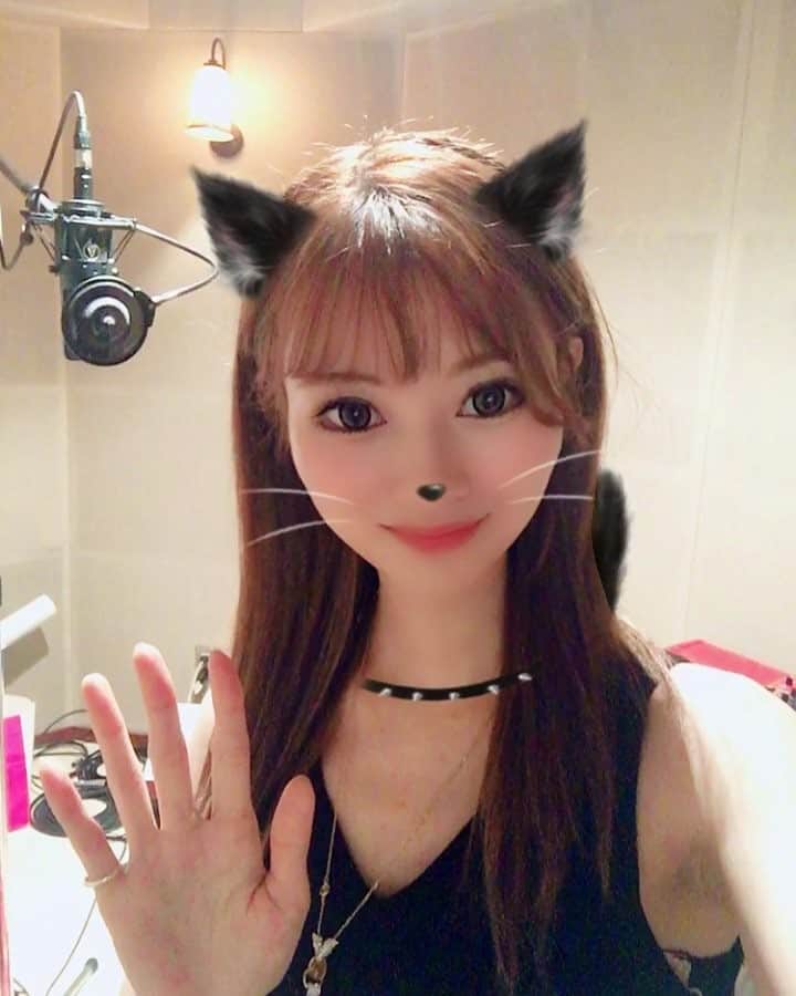 金子実加のインスタグラム：「スタジオ🎤 . . . . #music #singer #가수 #kanekomika #金子実加 #MIKA #japanese #jpop #노래 #me #japan #셀카질 #life #신사동 #강남 #좋아요 #東京 #love #selfie #iTunes #pv #歌手 #歌 #mv #レコチョク #フォロー #作詞 #作曲 #編曲」