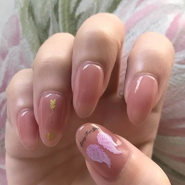 MAYUMIのインスタグラム：「今回のネイルには、pray for youという言葉と天使の羽根、ハートの矢を選びました💅  幸せ笑顔が沢山届きますように🙏✨ #prayfor ... #ジェルネイル  #nails  @ellyrose_nail #thankyou」