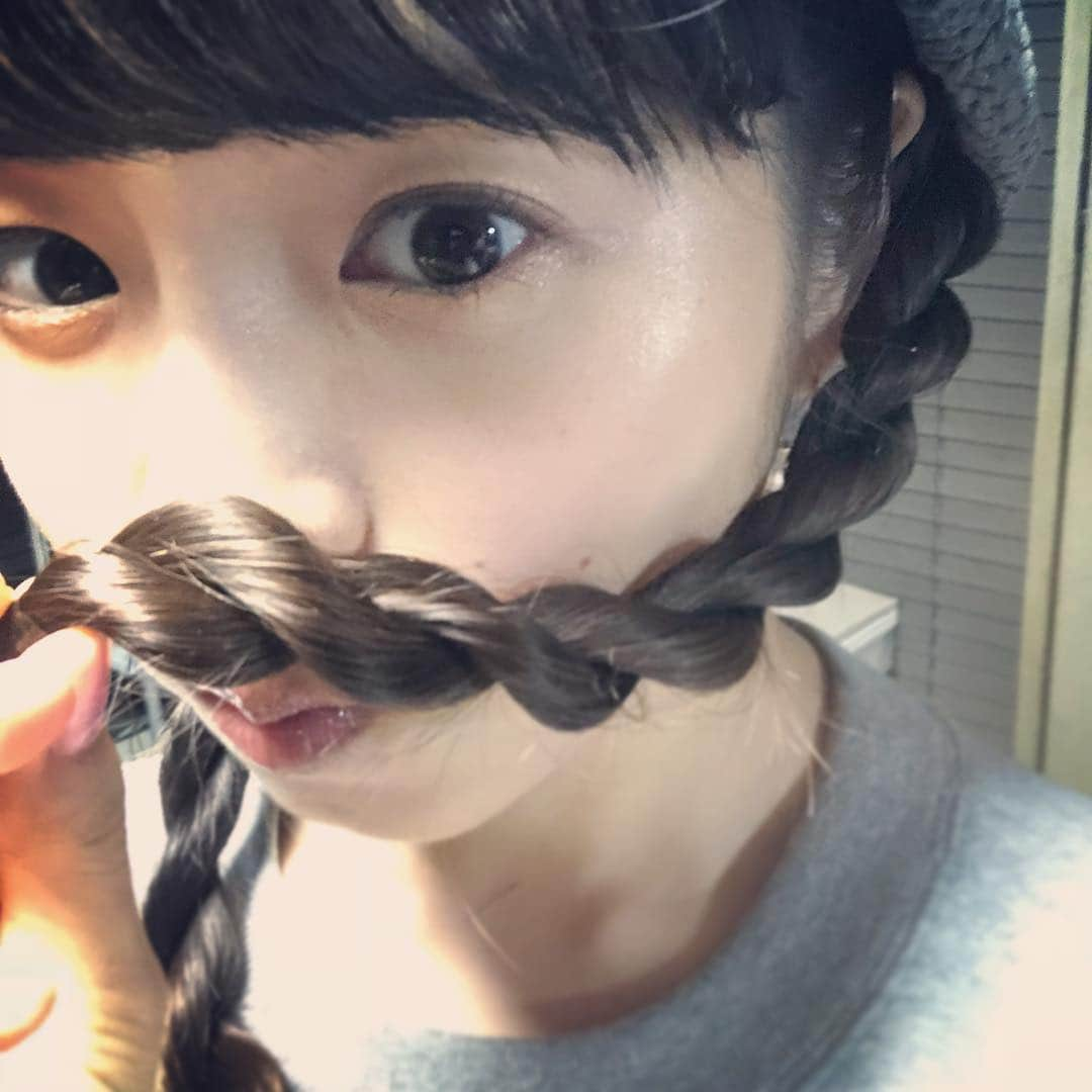 岡村いずみのインスタグラム：「本日21時より、ニコ生 #シネマのミカタ です！髪の毛パスタみたいにしてもらった🍝✨ ゲストに #パパはわるものチャンピオン の藤村監督と、小川プロデューサーが来てくださいます🙆🏻‍♀️🙆🏻‍♀️✨ おたのしみに！ http://nico.ms/lv315193956?ref=sharetw」