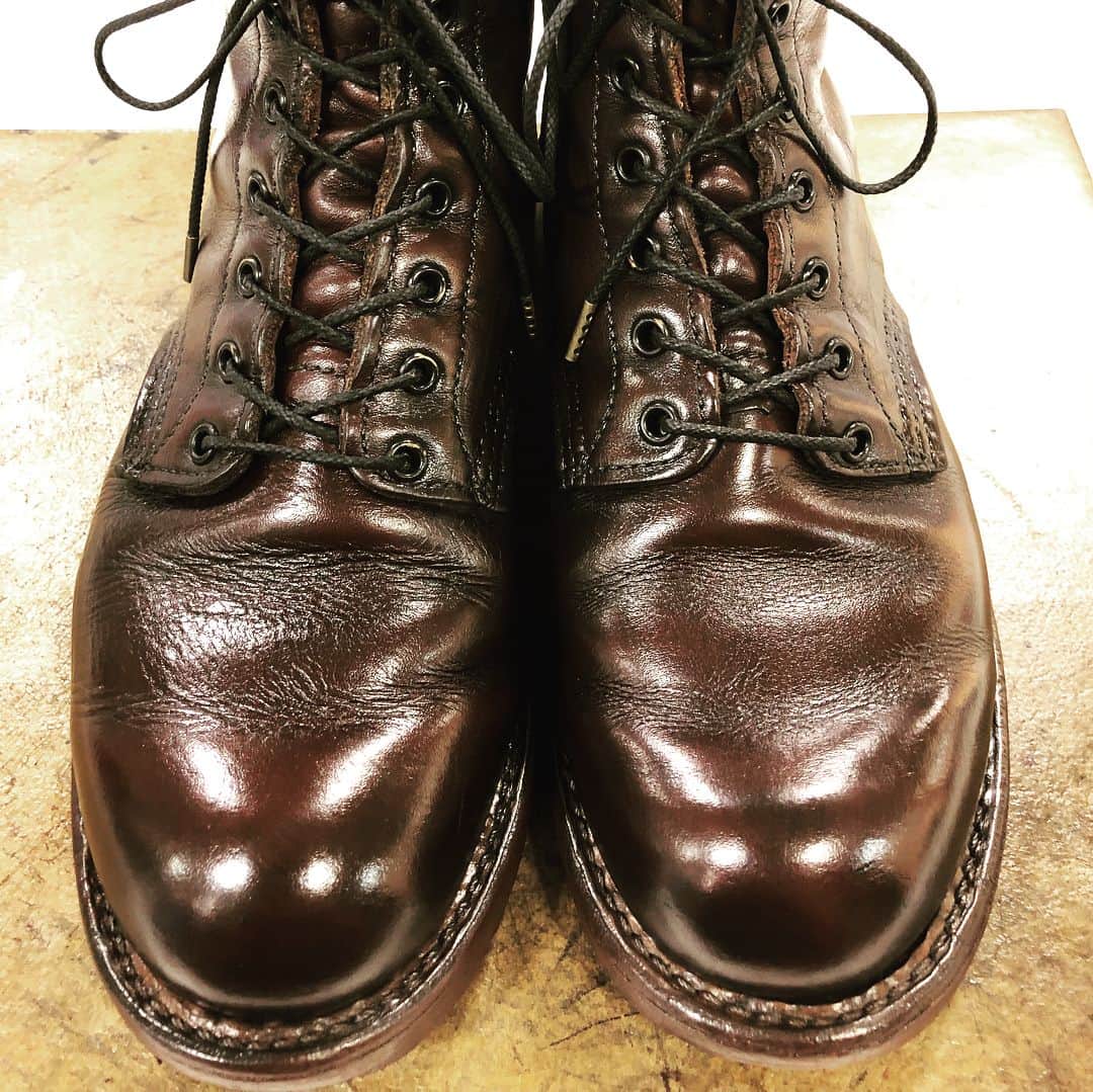m.mowbrayさんのインスタグラム写真 - (m.mowbrayInstagram)「毎度お馴染み、ベックマン ブラックチェリーを黒のクリームで磨いていたのですが、今回は気分を変えてブラウンで仕上げ。 これはこれでアリですね。 #mowbray #池袋工房 #redwing #beckman #9011 #englishguild #9月23日は靴磨きの日」9月19日 17時34分 - m.mowbray