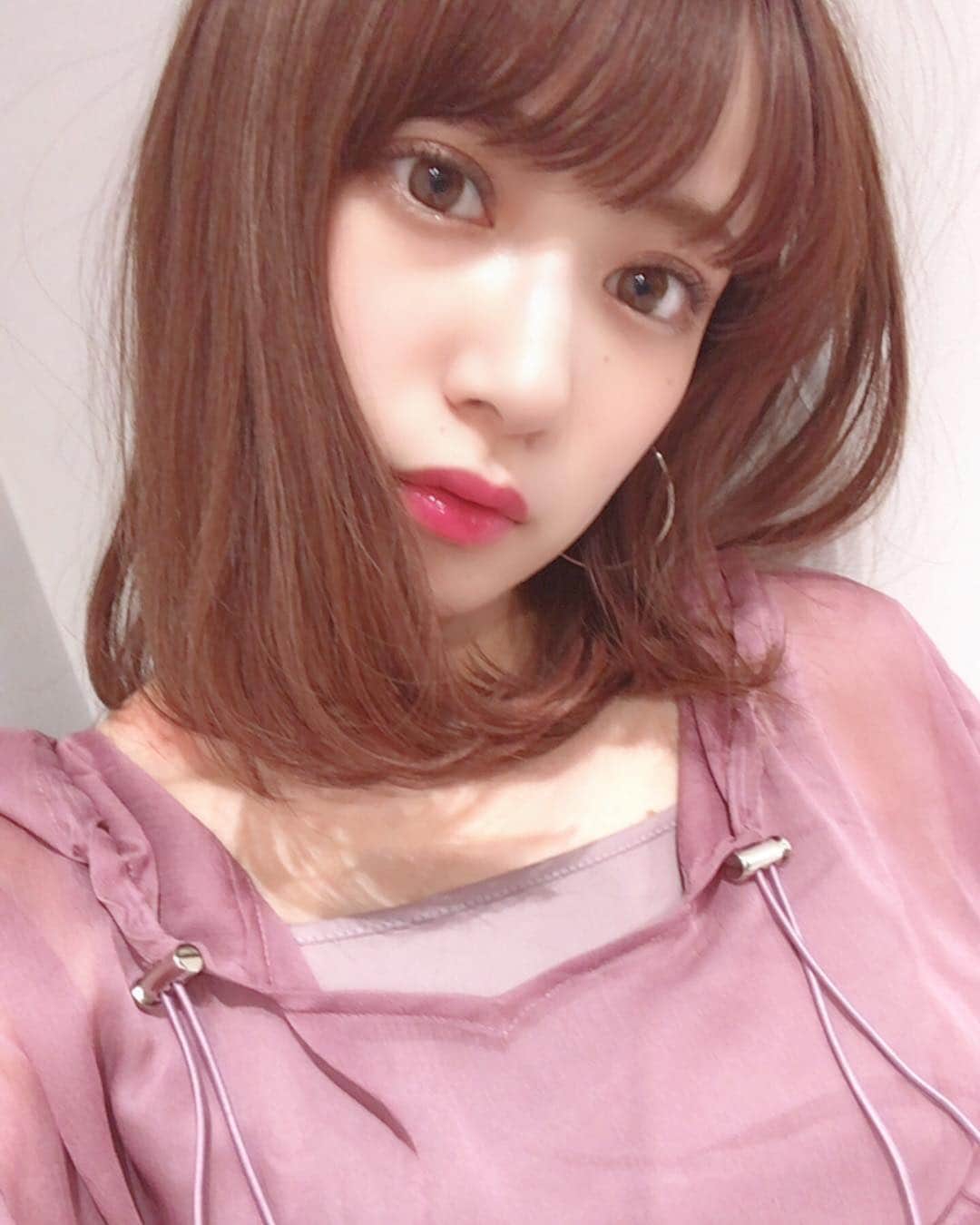 のインスタグラム：「. . 明日は久しぶりの撮影 ~🌸💗 晴れるかな？🤔💭 . . この #フード付ブラウス かわいいよね ~ ( ˶ˆ꒳ˆ˵ ) . #dazzlin#dazzlinstaff#dazzlin_snap#code#coordinate#fashion#コーディネート#ファッション#」