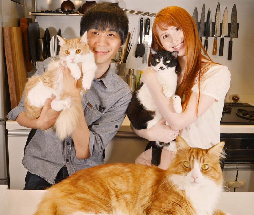 Rachel & Junのインスタグラム：「Time for a new family photo! 💕」