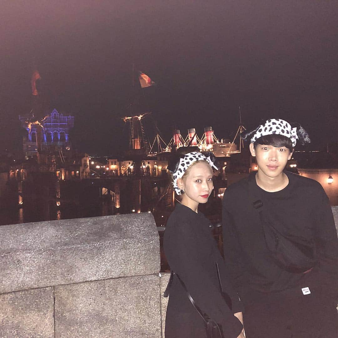 よねいはるかさんのインスタグラム写真 - (よねいはるかInstagram)「2ショット多め✌🏻♥️ #tokyodisneysea #disneyhalloween  #東京ディズニーシー #カップルフォト #couple #101匹わんちゃん」9月19日 21時07分 - rabbit____2