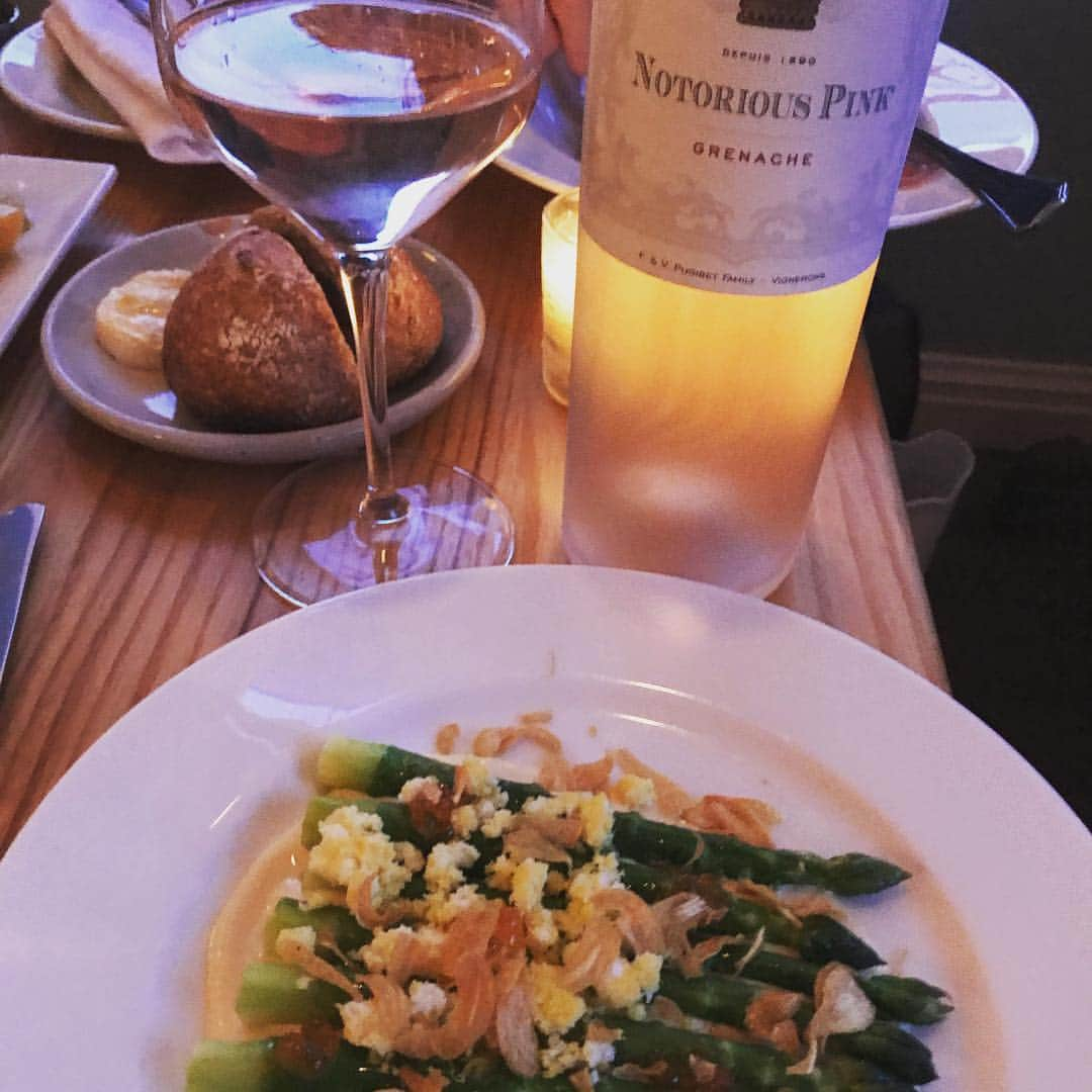 Food Republicさんのインスタグラム写真 - (Food RepublicInstagram)「Rosé is always in season. And when fresh asparagus is available at the local market, @lefondbk cooks it perfectly and serves it over a rich, creamy sauce. It’s perfect for a @vindefrancewinesusa Rosé of Grenache. . . . . . @notoriouspinkrose #frtakeover #vindefrancewines #sharethejoyoflife #vindefrancewinesusa #foodandwine #notoriouspink #notoriouspinkrose #frenchgrenache #grenache #rosewine #yeswayrosé」9月19日 21時46分 - foodrepublic