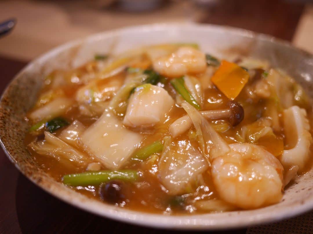 松本亜希さんのインスタグラム写真 - (松本亜希Instagram)「・ 先日、ふなとえりちゃんが出産前にランチ行こうと言ってくれて、中華を食べに🍽✨ ・ #中國菜浜正 私は初めてだったのですが、こちらの中華何食べてもとっても美味しかった♡ 麻婆豆腐の味たまらん‼️ ランチお得すぎ😳 絶対また行こう‼︎ 夜も行ってみたいなぁ〜 ・ そして、またまた出産頑張ってのケーキで応援してくれました😭✨ お二人さん、いつもありがとう💓🙏💓 わたしゃ頑張るよー💪 ______________________________ #浜正 #芦屋ランチ #芦屋 #ランチ #中華ランチ #bff #幼馴染 #臨月 #マタニティライフ #aki_maternity」9月19日 22時00分 - m_akiron