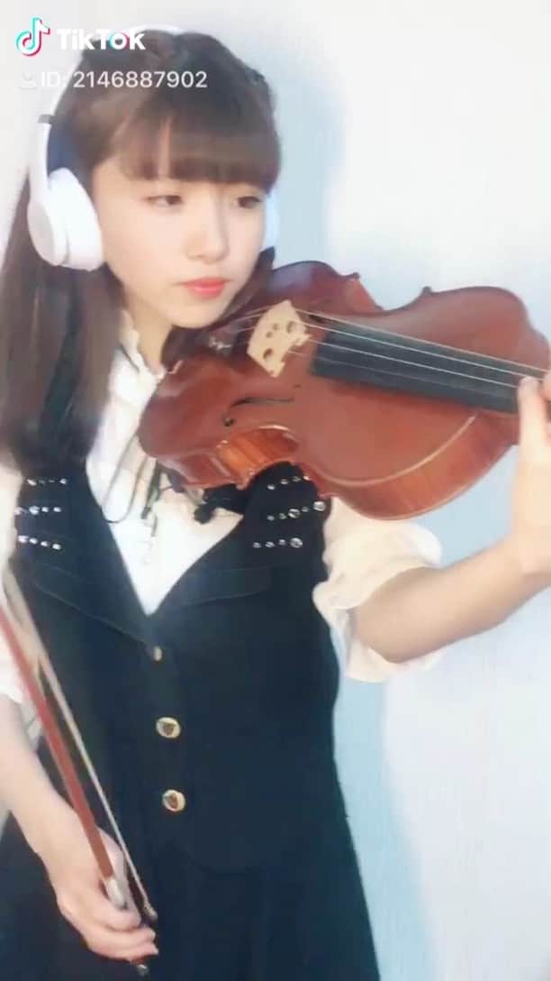 百合香（yurika）のインスタグラム：「#プロトディスコ / #flower-ぬゆり 様 弾かせて頂きました！#ボカロ #ヴァイオリン #弾いてみた」