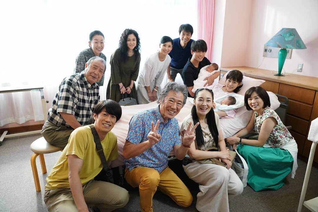 日本テレビ「過保護のカホコ」のインスタグラム：「#過保護のカホコ2018ラブアンドドリーム⠀ ご視聴ありがとうございました！⠀ ⠀ また、みなさんに会える日を、⠀ キャスト・スタッフ一同、願っております！⠀ ⠀ 番組終了後23時10分までの限定クイズ！⠀ #高畑充希 さん、#竹内涼真 さんの⠀ 直筆サイン入り「過保護のカホコ」⠀ DVDまたはBlu-rayBOXをプレゼント✨🎁✨」