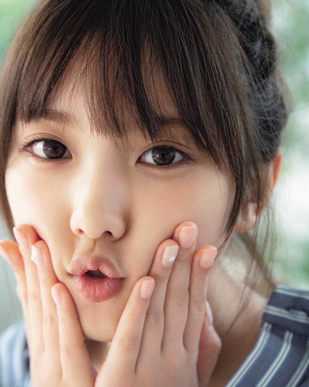 週刊少年マガジンのインスタグラム：「#マガジン 42号の巻頭グラビアに、#乃木坂46 の #与田祐希 さんが登場。よだちゃん自身に、よだちゃんの身体を解説してもらう特別企画「大解剖！ よだちゃん！」も掲載！  マガジン公式Twitterでは、よだちゃんからのコメント動画を公開中！ NG動画も公開予定！ https://twitter.com/shonenmagazine1  撮影／彦坂栄治 スタイリスト／高垣鮎美（LOVABLE） ヘアメイク／大島清子（Lila） デザイン／坂上和也（banjo）」