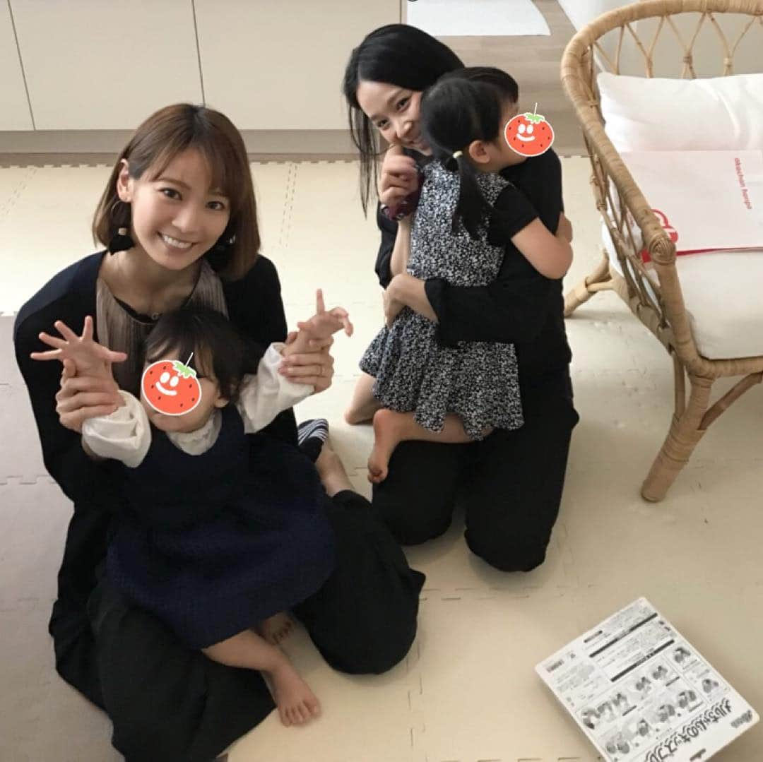 中村明花さんのインスタグラム写真 - (中村明花Instagram)「. ドイツの思い出もちょこちょこアップしますね🇩🇪 . 家族ぐるみで仲良しな樫本家と会うのも今回の私の目的でした♡ ベルリンフィルのコンサートマスターをしている大進さん🎻 . お義父さんがベルリンフィルに行きたい‼️というキッカケから今回の旅行が決まったんです😊✈️ . 日本にりあさんが来る時は会えたりしているけど、ドイツに居た時はしょっちゅう会っていたのでまたドイツで会えて嬉しくて嬉しくて😭💕 やっぱり居心地がいい♡ . 娘ちゃんも大きくなって2人で遊んでる姿に癒されました☺️💕 またいつかりあさんのマリンバも聴きたいな♪ . . #樫本大進 #ベルリンフィル #出田りあ #マリンバ奏者  #音楽家一家 #いつ会っても変わらない家族みたいな人たち #ドイツで出会えて本当に心強かった #いつも気にかけてくれる優しいりあさん #ほんと好き #大好きな家族 #次は日本でね♡」9月19日 23時37分 - sayaka_nakamura3