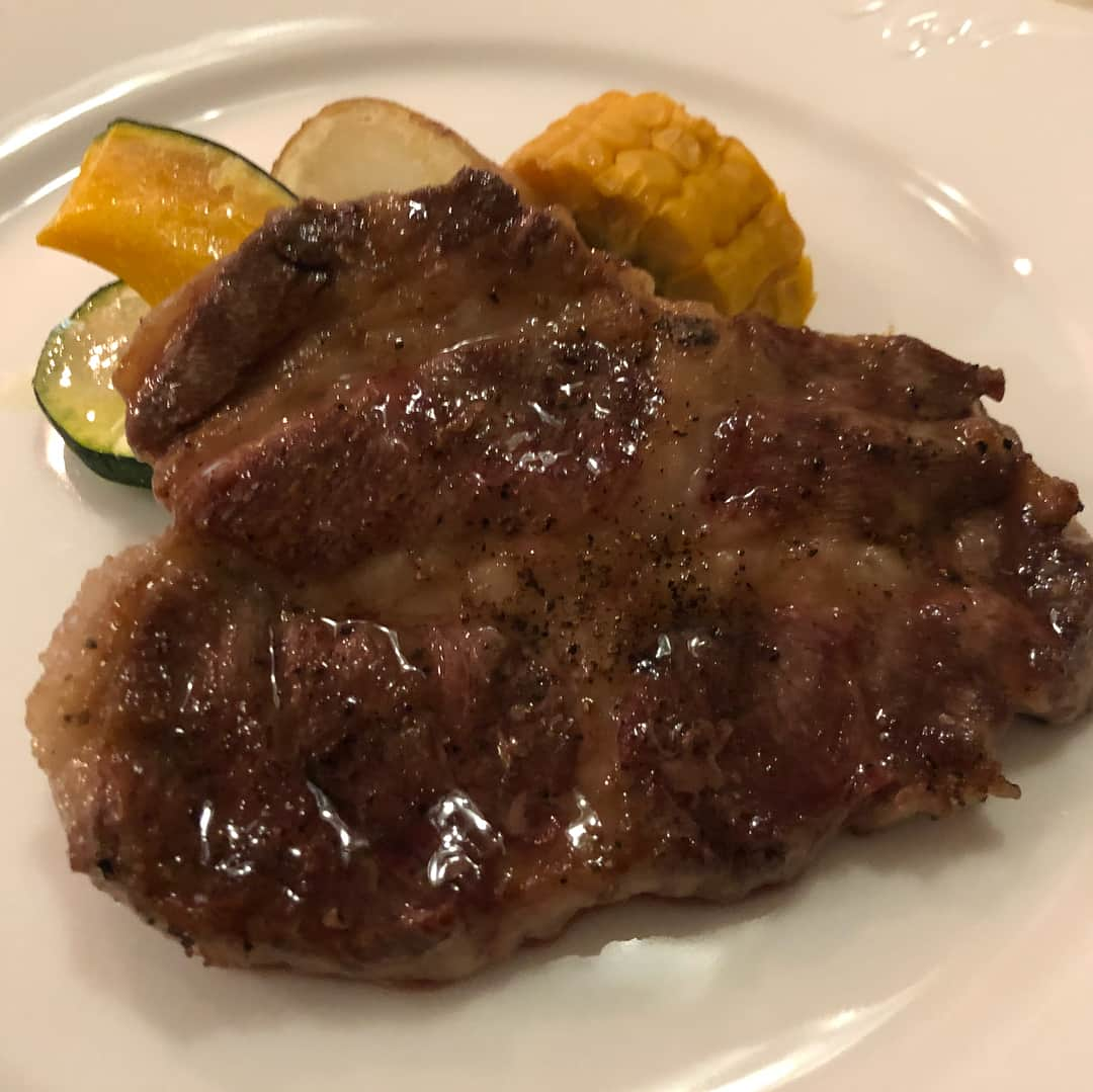 佐竹明咲美さんのインスタグラム写真 - (佐竹明咲美Instagram)「矢野ちゃんとご飯いってきました(´∀｀*)♪ #たくさん笑ってほっぺが筋肉痛になりそう #とてもおいしいお食事 #お店の方の心づかいが心に染みる #手首の絆創膏は火傷です #1ヶ月に1カ所のペースで火傷してる #落ち着こう」9月19日 23時40分 - asami_satake