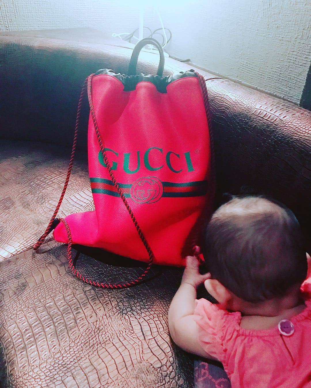 森下悠里さんのインスタグラム写真 - (森下悠里Instagram)「大きめリュックが使いやすい💕 旦那様からの🎁✨ - #gift #gucci #backpack #mama #baby」9月20日 0時45分 - yuurimorishita
