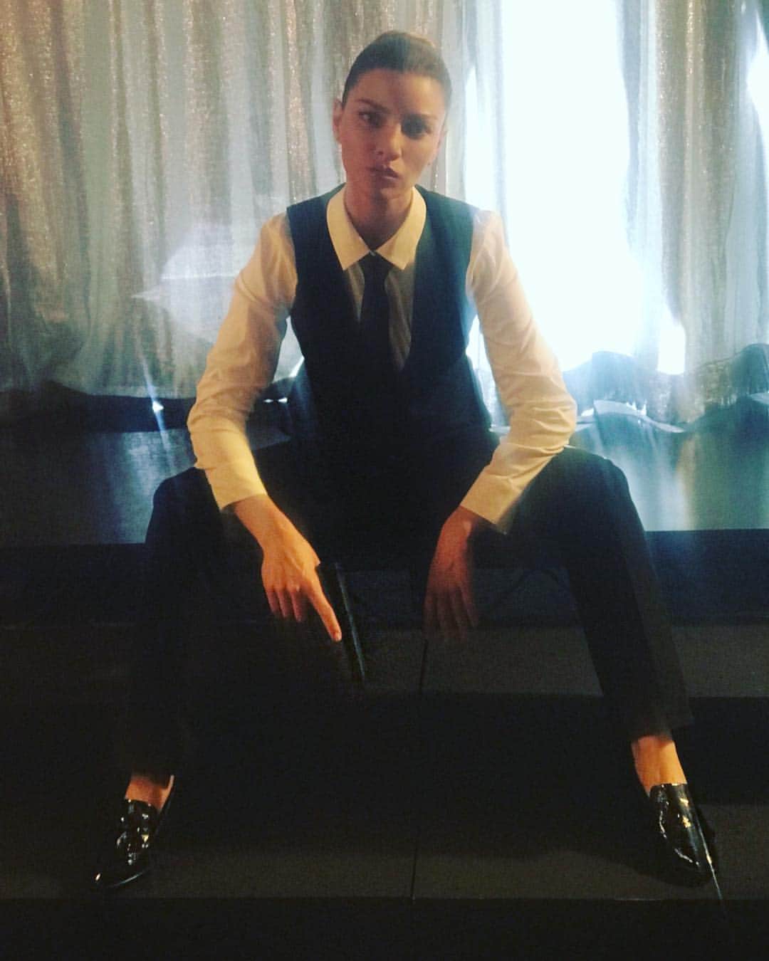 ローレン・ジャーマンのインスタグラム：「🖤」