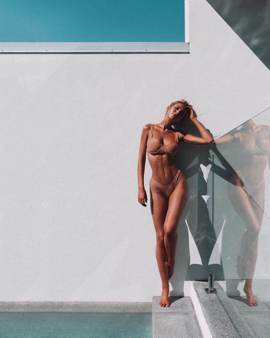 Renee Somerfieldのインスタグラム：「Burn baby burn ☼ @somerfieldswim」