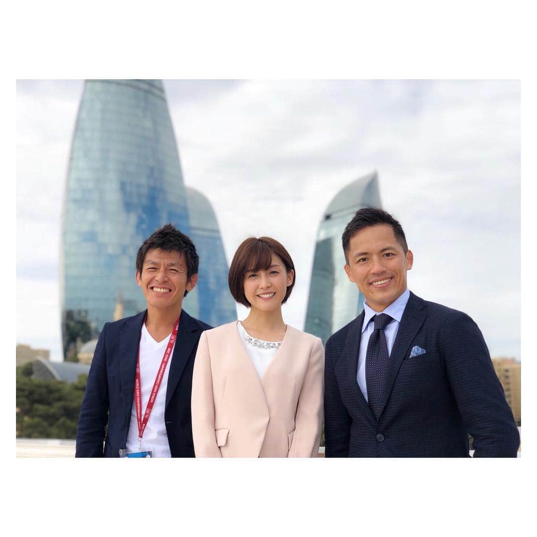 宮司愛海さんのインスタグラム写真 - (宮司愛海Instagram)「【いよいよ開幕！】 20日に、いよいよ世界柔道選手権が開幕します。初日は女子48kg級・渡名喜選手、男子60kg級・高藤選手と永山選手です🥋 試合の模様は日本時間の22時から、フジテレビでお届けします。今日からなんと8夜連続放送！ 初日から見逃せない戦いが続きそうです✨✨ . ☜フジテレビ柔道ナビゲーター・野村忠宏さんと、リポーター・三四六さんと一緒に「フレイムタワー」の前で📸 ☞ザハ・ハディド氏設計の「ヘイダル・アリエフ・センター」前のモニュメントと📸 . #世界柔道 #柔道 #世界選手権 #アゼルバイジャン #バクー #フレイムタワー #ヘイダルアリエフセンター」9月20日 3時46分 - manami_miyaji