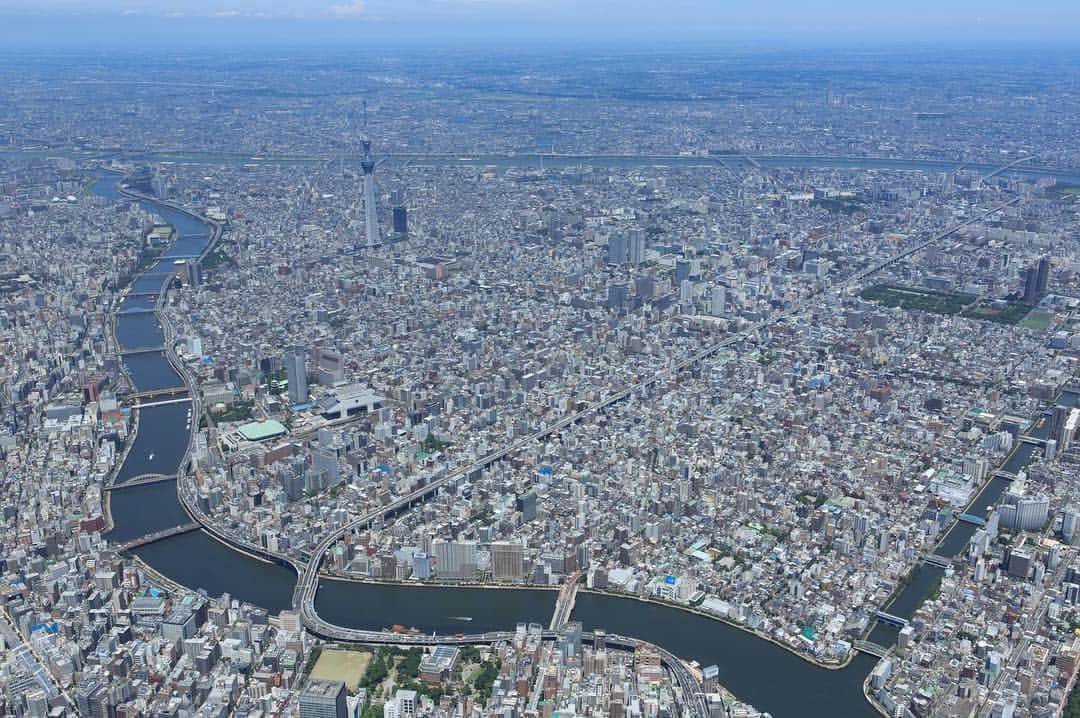 墨田区さんのインスタグラム写真 - (墨田区Instagram)「今日は空の日！なので空から墨田区を見てみました✨ みなさんのお家はありますか？ちなみに私のお家はあるはずです（笑） #墨田区　#すみだ　#東京スカイツリー #スカイツリー　#空の日 #空から見た　#空から見た墨田区 #空から見た景色 #航空写真 #sumida　#tokyo　#japan」9月20日 13時34分 - sumida_official