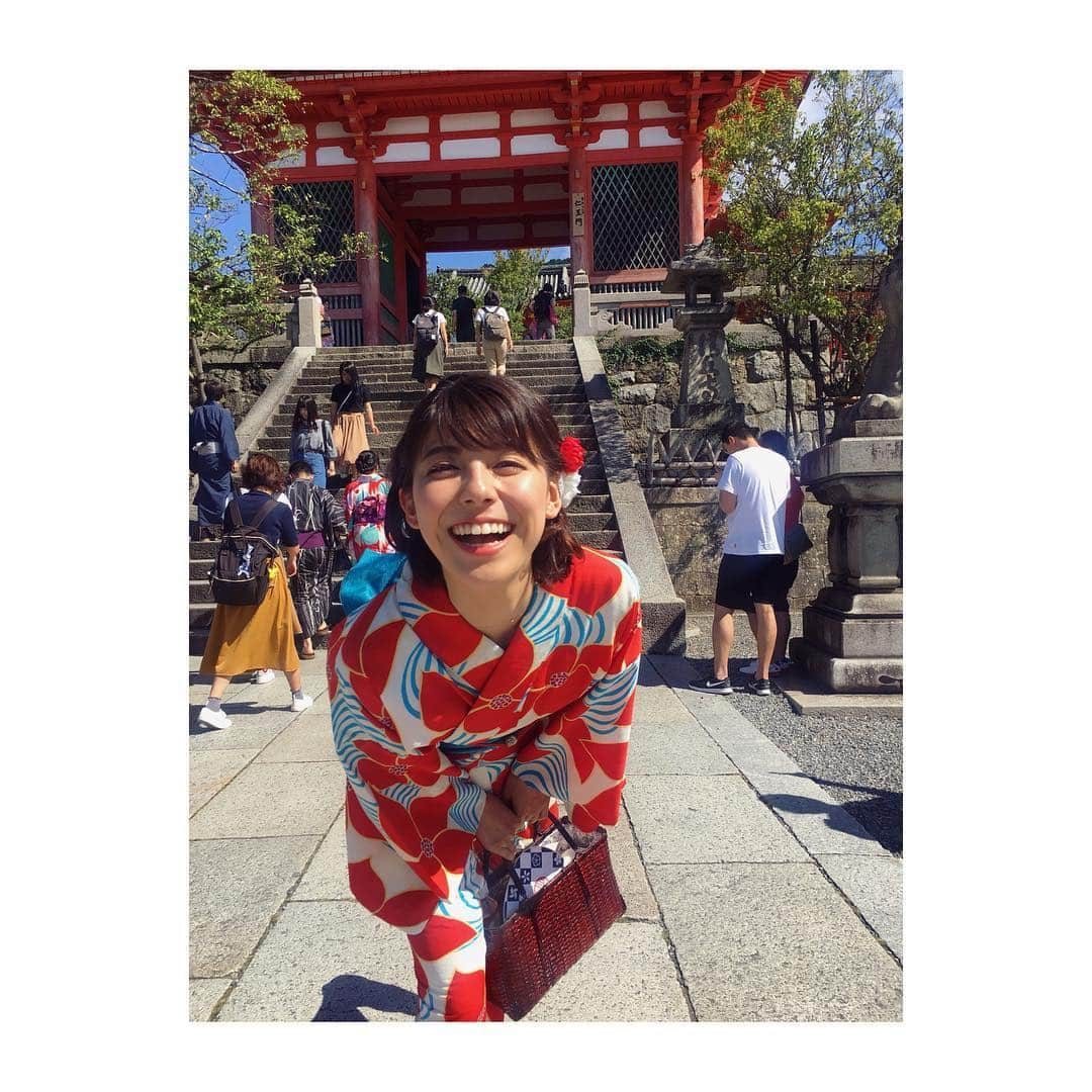 上村彩子さんのインスタグラム写真 - (上村彩子Instagram)「. . 何回訪れても 魅力たくさんの京都に 大阪のMBS藤林温子アナと😌💓 @a222chu  浴衣は多分、小学生ぶり、、🤭 . . 仕事の前のり日に休みがもらえたので 現地に早めに入ったのですが、 あっこのおかげで楽しかった〜✨ . 仕事は、京都から東京にむかうロケで、 初めての歴史系の番組です。 . 受験勉強では日本史の勉強が一番 好きだったので、勉強したことが いかせて嬉しいなぁー✨ 冬になったらまた告知させてください🤗 . #京都#東山#清水寺#八坂の塔#八坂庚申堂 #kyoto . . ちなみにピアスは、 姉が大学生の時にくれたもの。 いつか浴衣を着たら！ととっておきました🙏」9月20日 10時13分 - saekokamimura