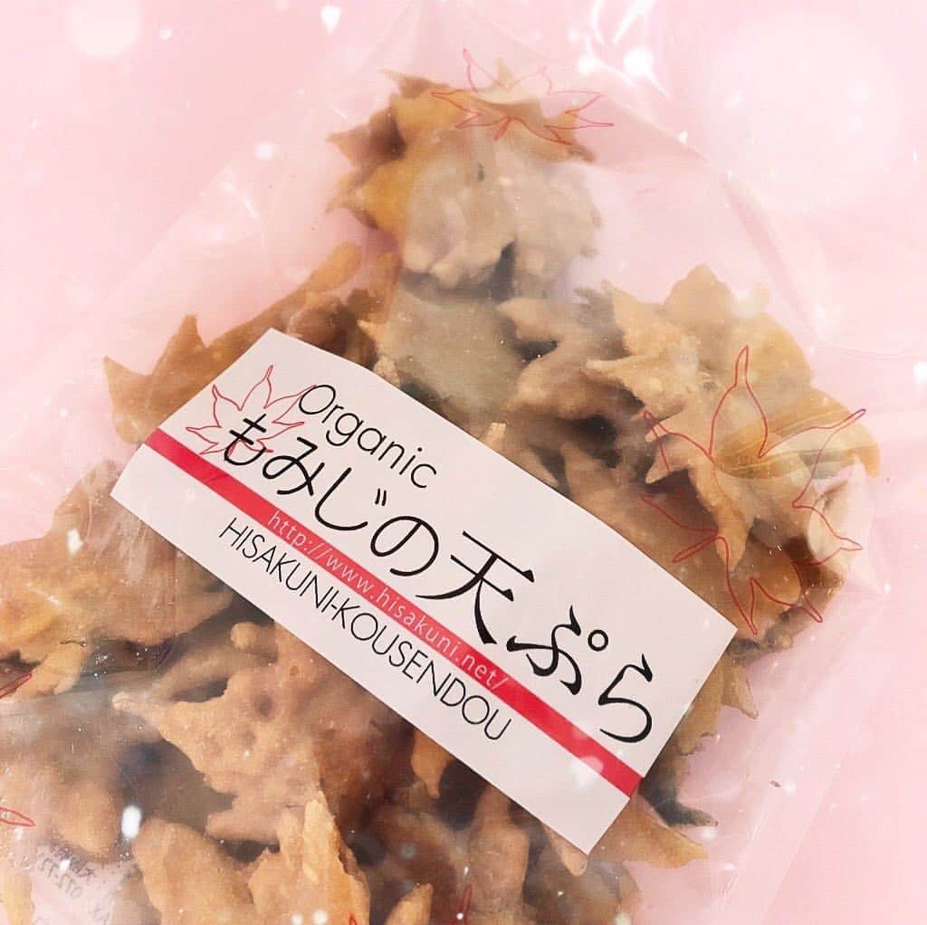 山岸愛梨さんのインスタグラム写真 - (山岸愛梨Instagram)「紅葉の天ぷらというお菓子を食べてみました(^^)中に本物の紅葉が入っています。パリパリで美味しい♡  #秋 #紅葉 #もみじの天ぷら #hisakunikousendou」9月20日 11時42分 - airi_yamagishi