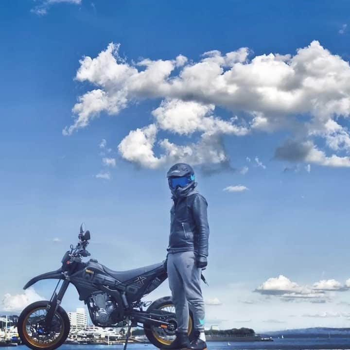 伊阪達也のインスタグラム：「#wr250x 雲が動く！！（笑）」