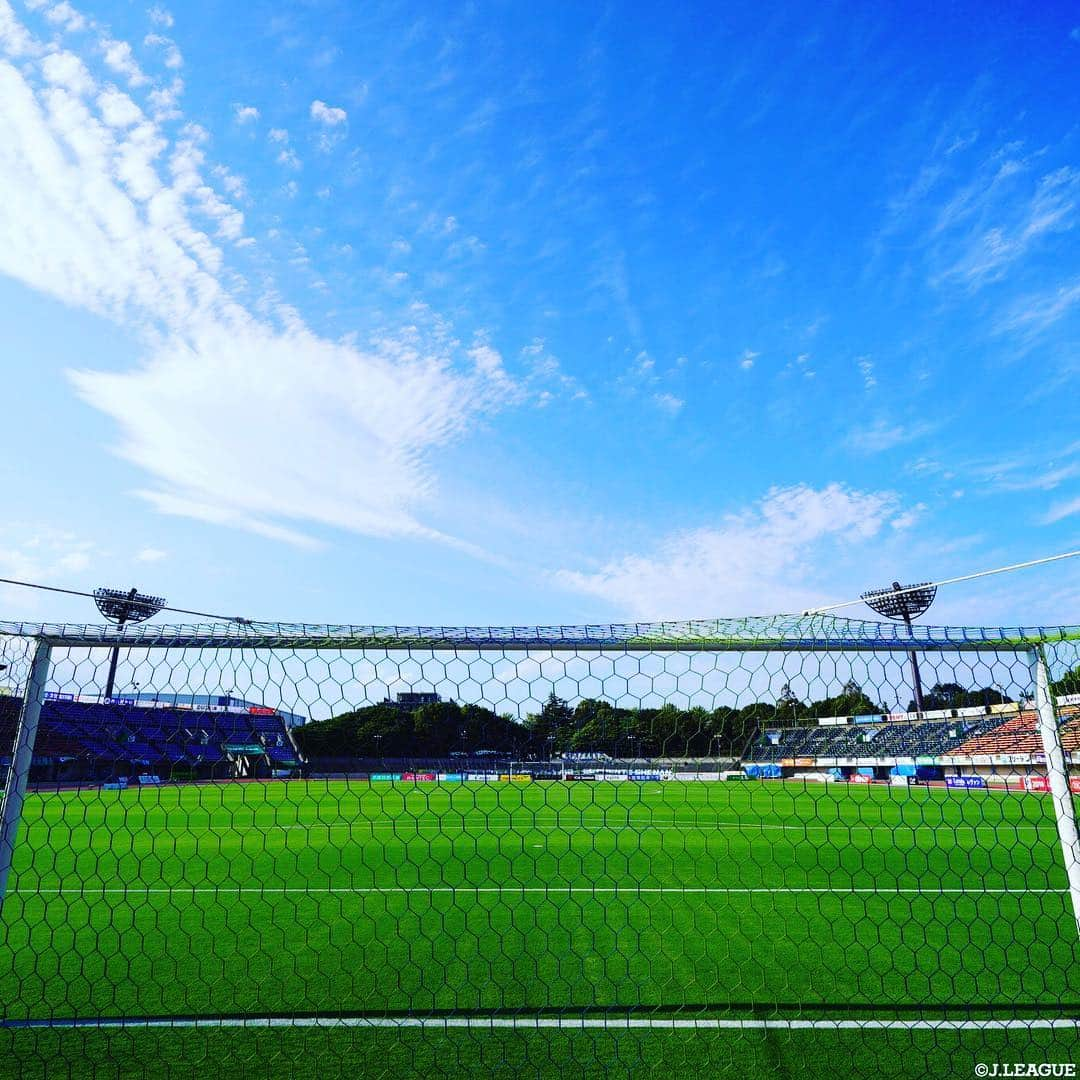 Ｊリーグさんのインスタグラム写真 - (ＪリーグInstagram)「. . 今日は #空の日 ✈️☁️🌈 . 秋雲が綺麗な #BMWスタジアム平塚 ☁️🍁 . スタジアムで撮れたお気に入りの写真を #J撮り を付けて投稿してください☺️✨ . . #Ｊリーグ #jleague .」9月20日 13時10分 - jleaguejp