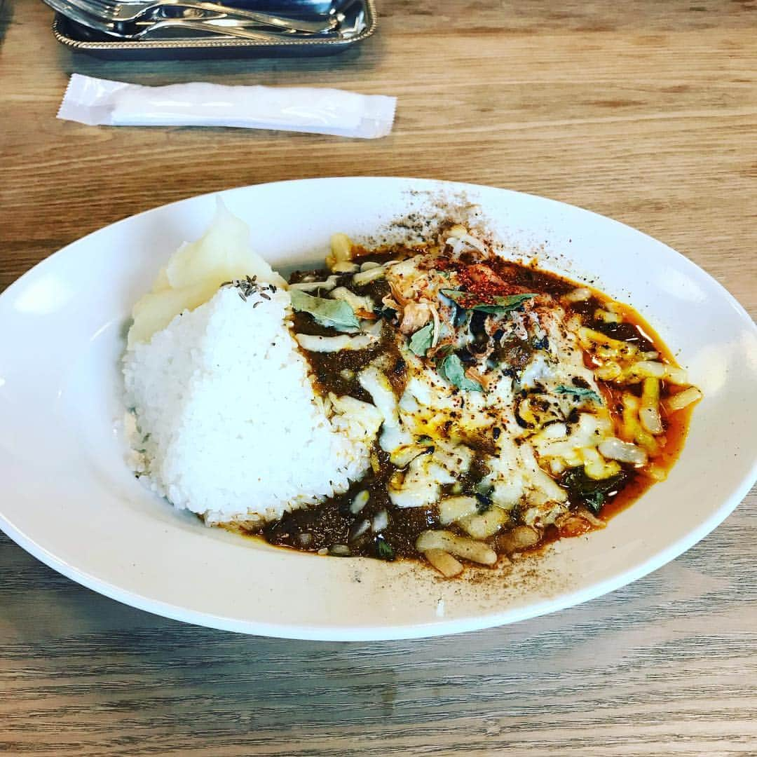 ノブ さんのインスタグラム写真 - (ノブ Instagram)「昼もカレー、夜もカレー、誰か殴って止めてくれぇ！！！ #我慢がきかん #昼にパチンコ負けたのに夜また行くやつ」9月20日 23時57分 - noboomanzaishi