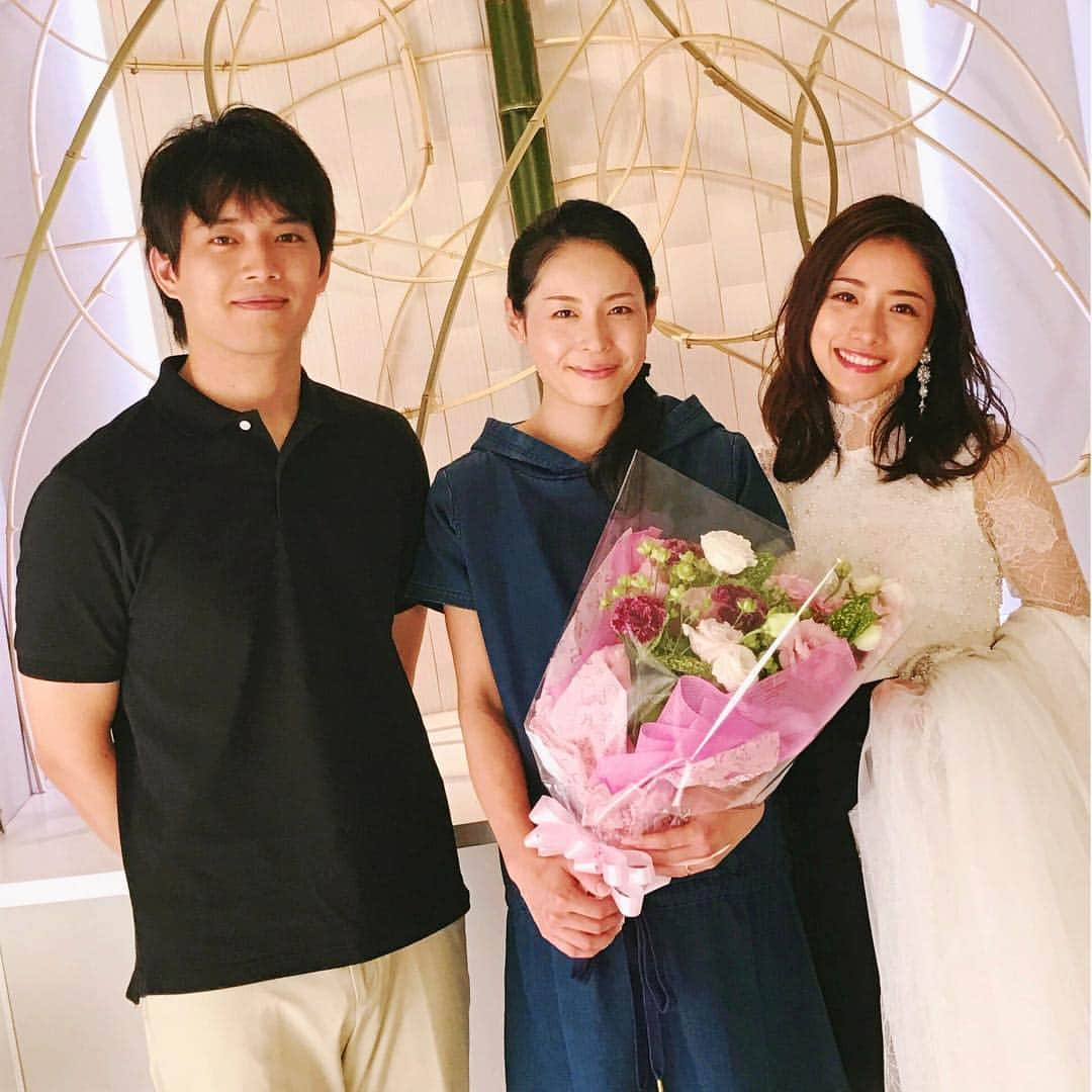 日本テレビ「高嶺の花」さんのインスタグラム写真 - (日本テレビ「高嶺の花」Instagram)「実はすでに、第７話で #三浦貴大 さんと #西原亜希 さんがオールアップしてました！！ 三浦さんは結婚式でもも(#石原さとみ)をさらいに来た衝撃のシーンで！ ももも妻・真由美も裏切るような難しい役どころでしたが、ドラマを支えてくれました。 お疲れ様でした！  #高嶺の花」9月20日 17時17分 - takanehana_ntv