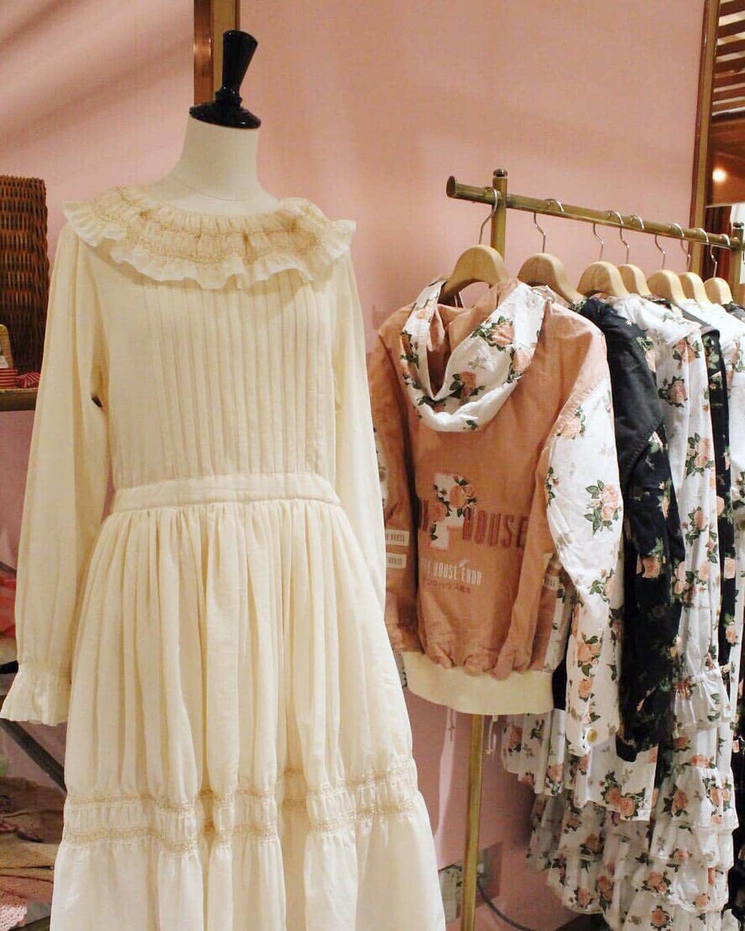 ISETAN PARK netさんのインスタグラム写真 - (ISETAN PARK netInstagram)「＜ピンク ハウス＞と伊勢丹スペシャル企画！ モトーラ世理奈とのコラボ商品や仏シンガー ペティート・メラー来店のナイトイベントも 詳しくはプロフィールリンクからご覧ください🔝 . ずっと変わらない好き ～PINK HOUSE絵本～ 2018.9.19 wed - 9.25 tue 本館2階＝センターパーク/ザ・ステージ#2 @pinkhouse_press #pinkhouse #ピンクハウス #tokyoクローゼット @nao_now #naokoyabu #小薮奈央 @petitemeller  #petitemeller #ペティートメラー #fashion #Isetan #tokyo #shinjuku #新宿 #伊勢丹 #新宿伊勢丹 #伊勢丹新宿店」9月20日 18時13分 - isetan_shinjuku
