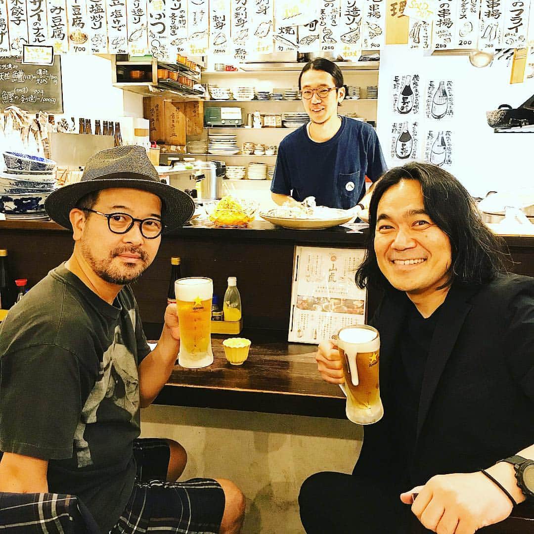 坂崎タケシのインスタグラム：「からのDJ KANBE君と山虎で味噌カツ&BEER。泡垂れてるよ‼︎泡‼︎」